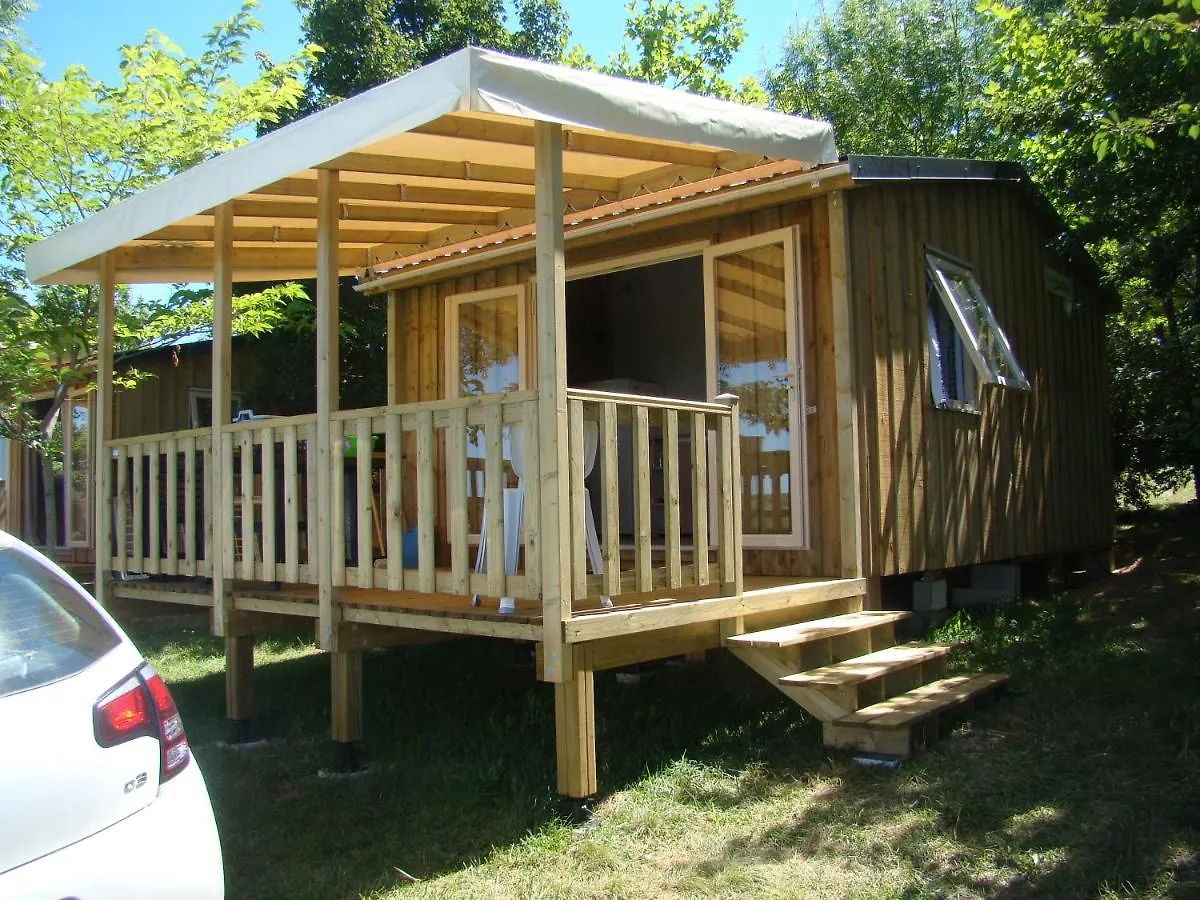 Camping Les Graves - Cabane Tithome Saint-Pierre-Lafeuille 캠프장